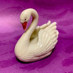 Lenox Swan